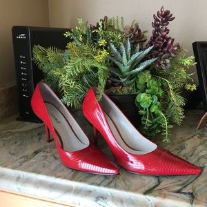 BCBGIRLS RED PATENT PUMPS SIZE 6.5